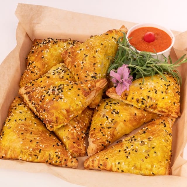 Vegan Empanada Platter (6 Pieces).