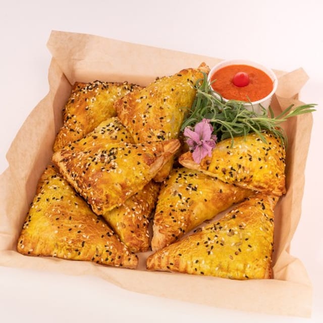 Vegan Empanada Platter (6 Pieces).
