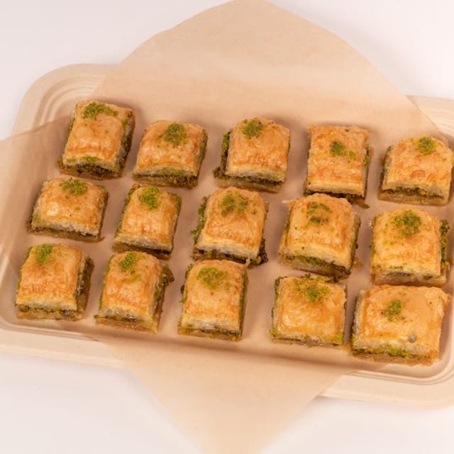 Pistachio Baklava (15 Pieces).